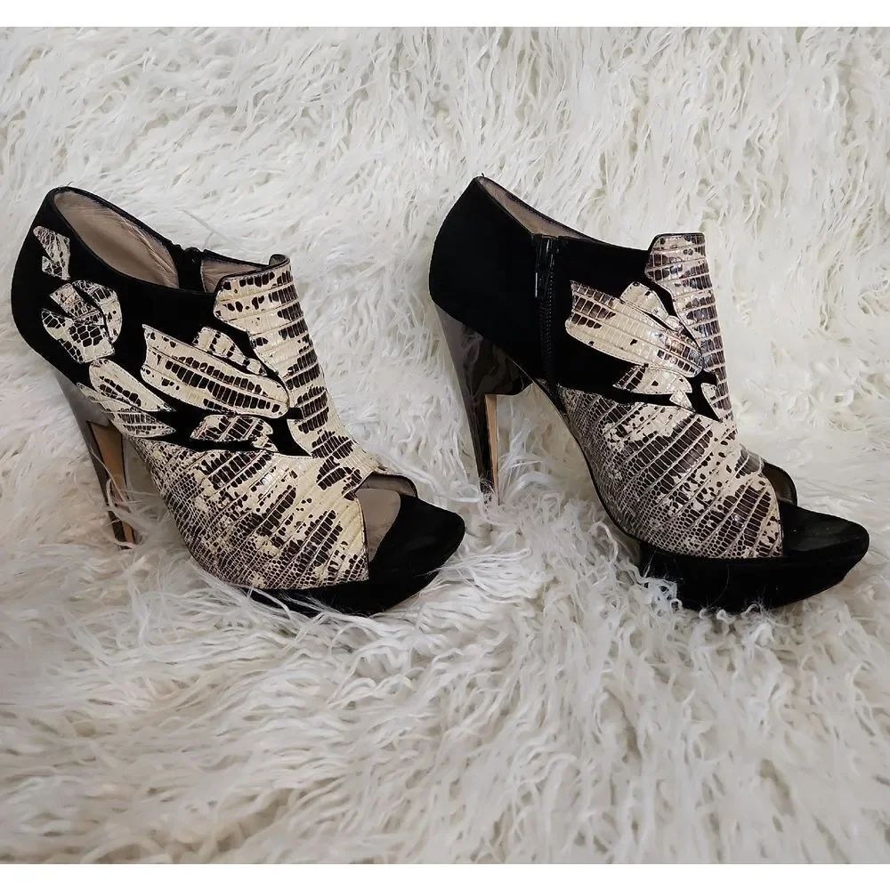 Nicholas Kirkwood Black and Cream Patterned Heels Size 8